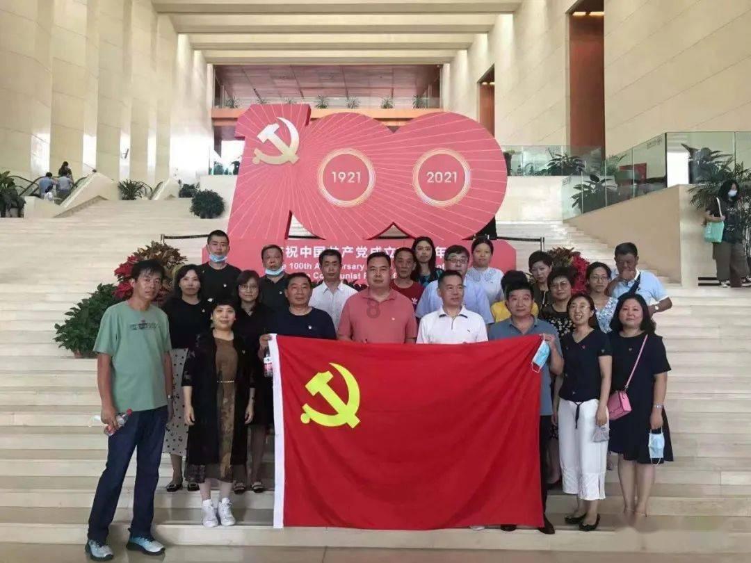 玩CF 玩WOW 玩武林 玩跑跑 玩了好多网游为什么 他们说话都特别夸 都不是普通话 N多农民- -